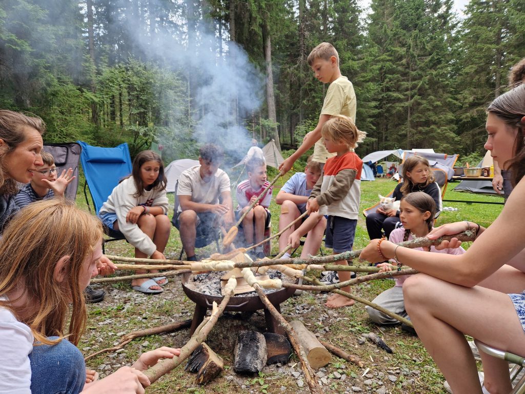 Kampvuur, broodjesbakken Pack, Oostenrijk